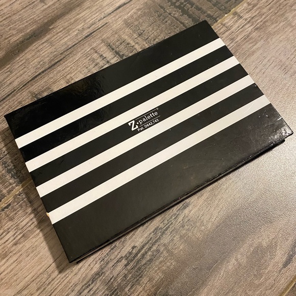 Sephora Z Palette (Includes Shadows) - Picture 2 of 3